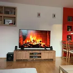 Lovely 2 Bedroom Διαμέρισμα