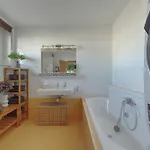 Lovely 2 Bedroom Apartmán Bratislava