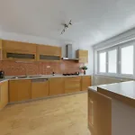 Lovely 2 Bedroom Lägenhet