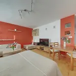 Lovely 2 Bedroom *