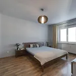 Lovely 2 Bedroom *