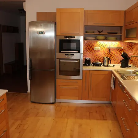 Lovely 2 Bedroom Апартаменты