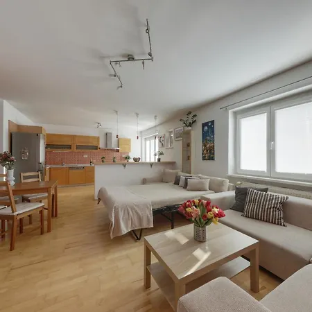 Lovely 2 Bedroom *