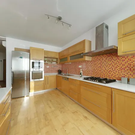 Lovely 2 Bedroom Apartman *