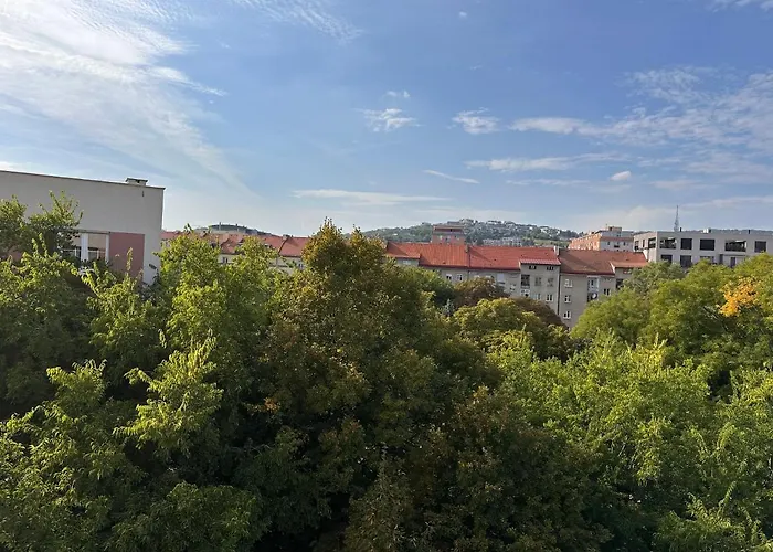 Lovely 2 Bedroom Братислава