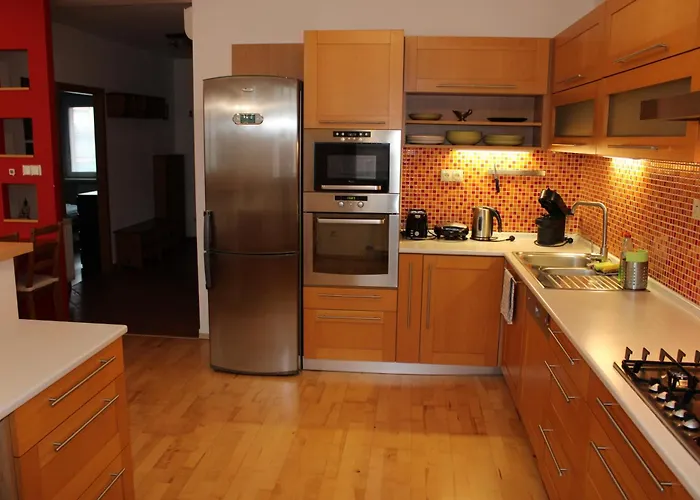 Lovely 2 Bedroom Апартаменты