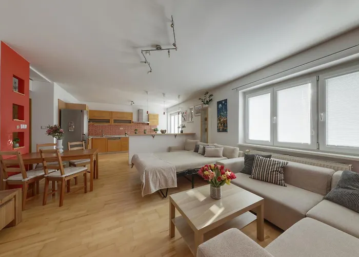Lovely 2 Bedroom *