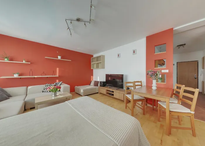 Lovely 2 Bedroom *