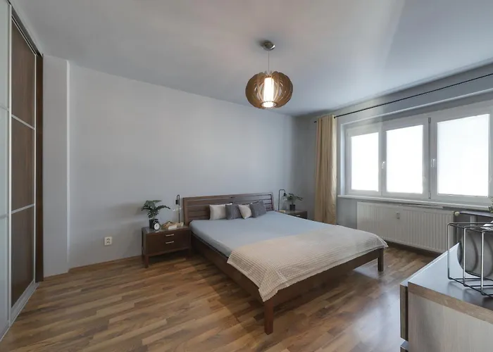 Lovely 2 Bedroom *