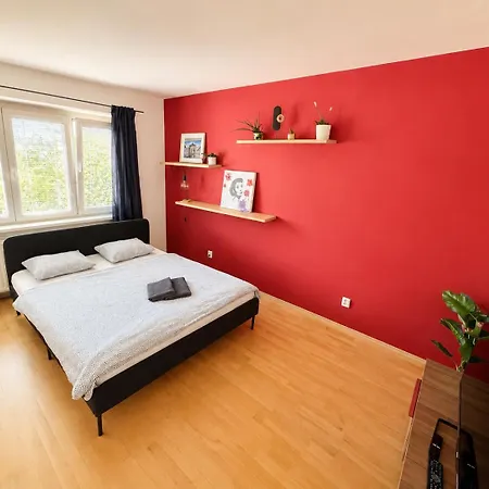 Lovely 2 Bedroom *
