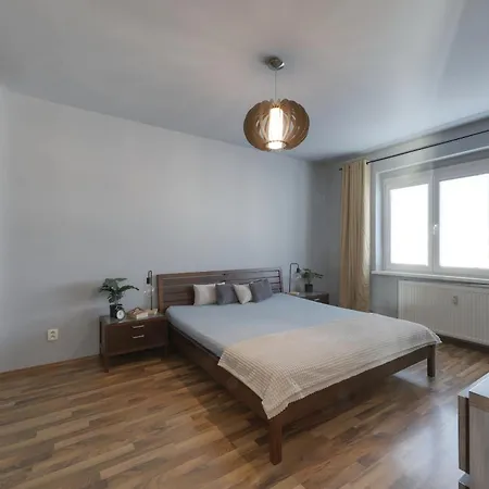 Lovely 2 Bedroom *